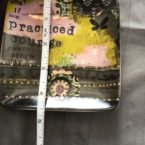 Kellyful Creative Co-op Small Decorative Plates (set of 2) - Picture 5 of 5